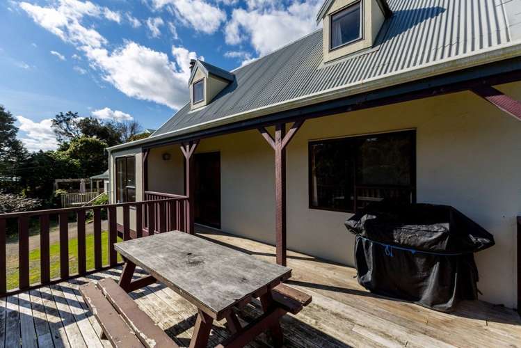 29 Tainui Street Mokau_15