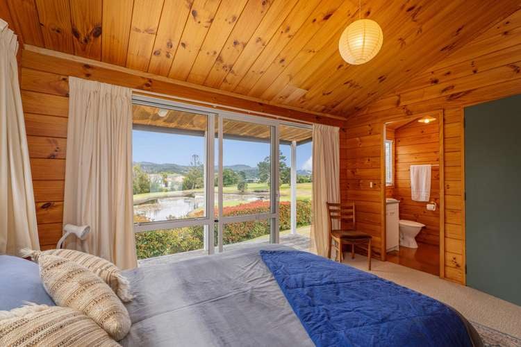 6 Lake Court Pauanui_16