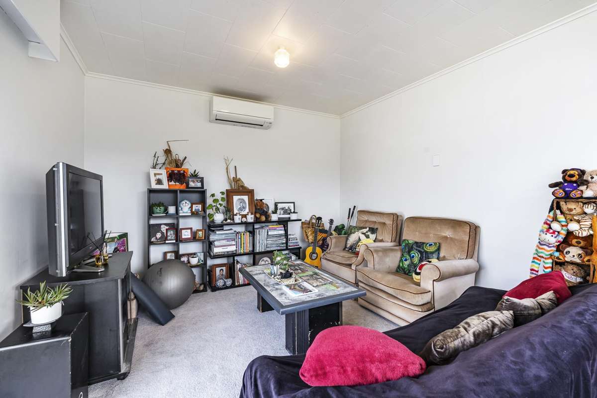 2/137A Ngamotu Road_3