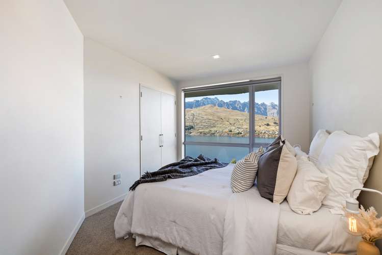 2/11 Gum Lane Queenstown_11