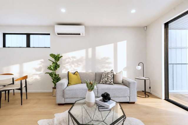 2/589A East Coast Road Browns Bay_2