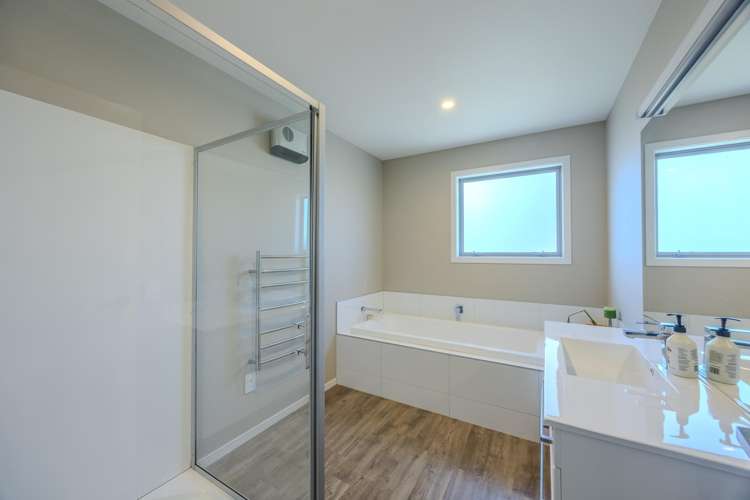 4 Kingfisher Crescent Albert Town_18