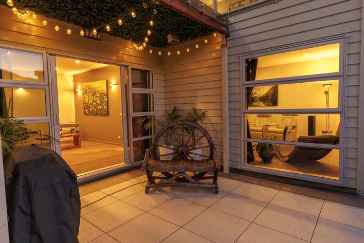 8 Didsbury Grove Churton Park_19