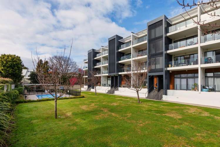 210/8 Thompson Park Road Mount Wellington_18