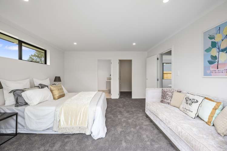 15 Lloyd Crescent Pukehangi_8