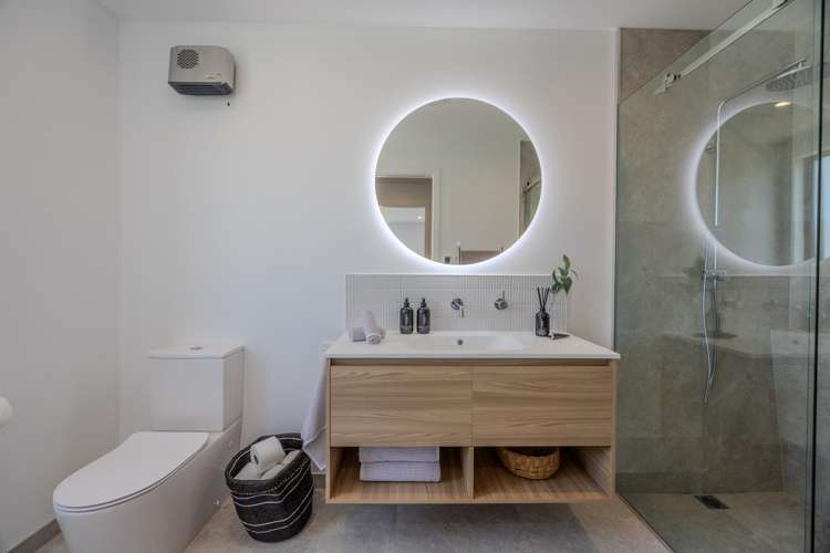 2 Pinn Street Lake Hawea_9