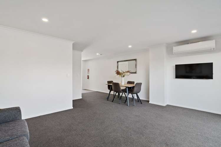 17/159 Unsworth Drive Unsworth Heights_4