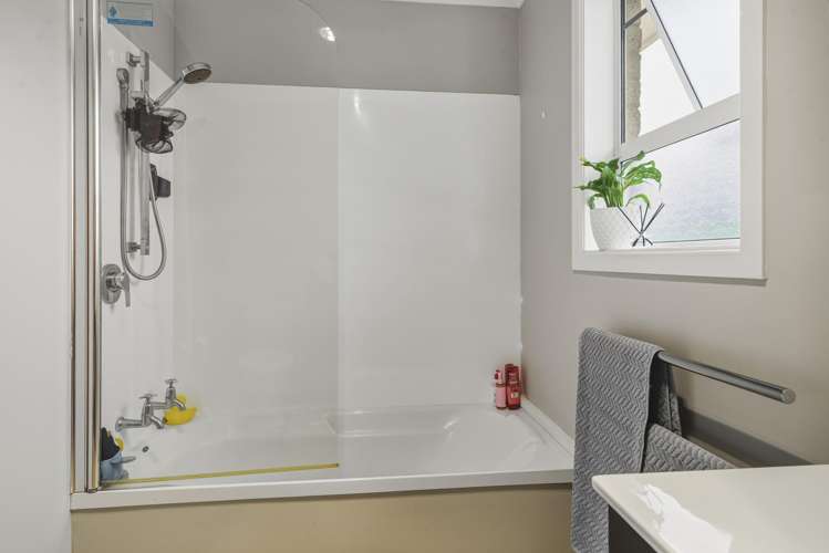 93 Gilkison Street Halfway Bush_10