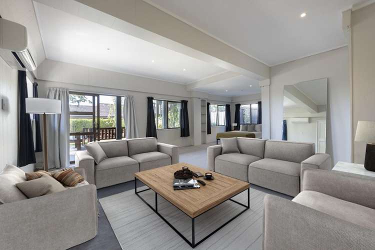 219 Royal Road Massey_19