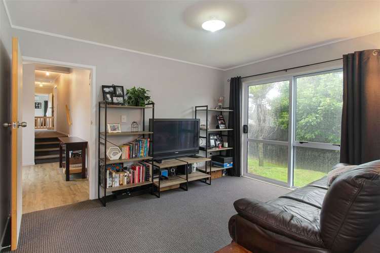 25 Crispe Road Clarks Beach_8