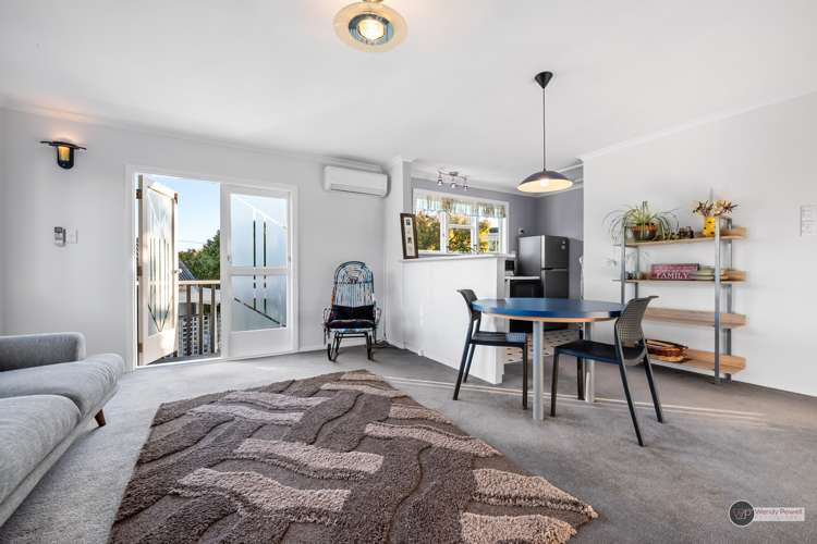 37 Pohutukawa Street Woburn_21