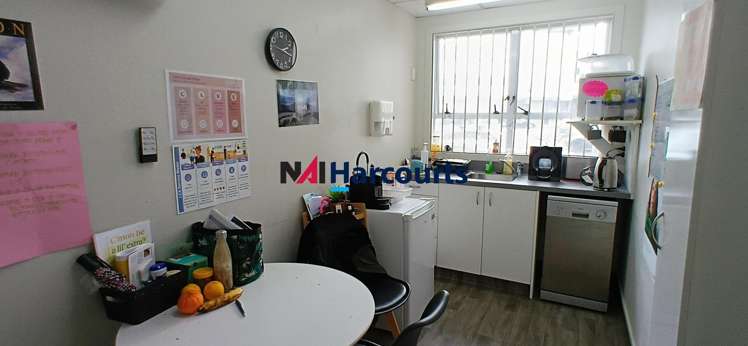 Shop B/15-17 Hurstmere Road Takapuna_11