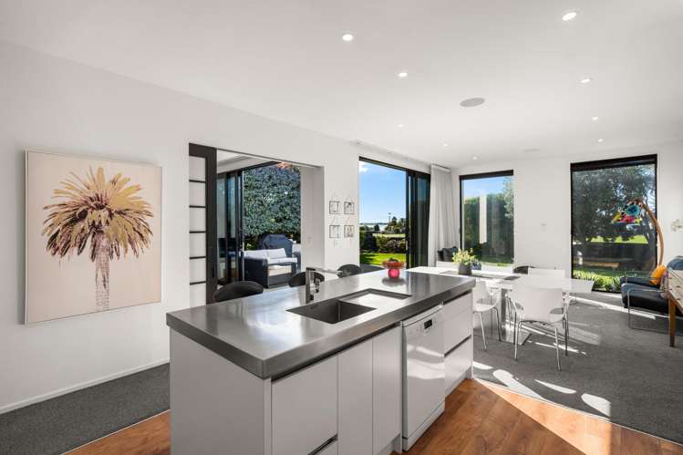 25 Main Road Redcliffs_5