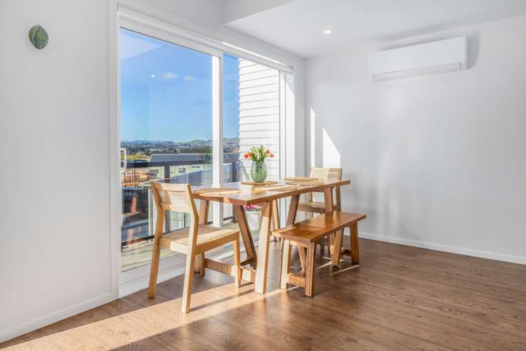 32 Hokioi Drive Kenepuru_7