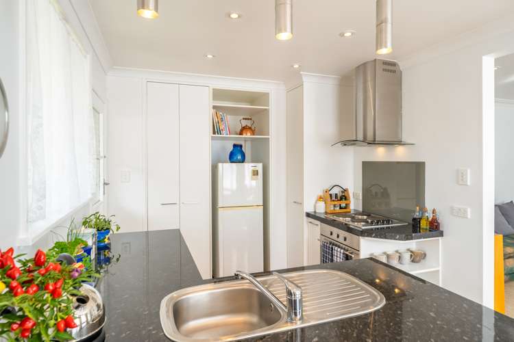 2/32 Bay Street Petone_16