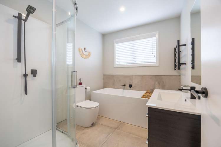 1 Ambergris Place Baylys Beach_18