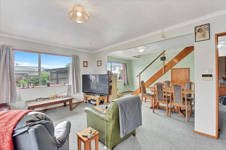 2/8a Palm Avenue Stoke_3