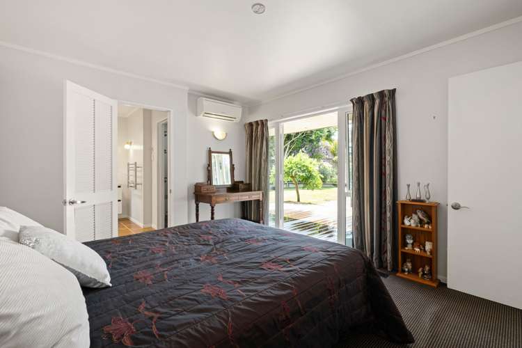 23 Gilbass Avenue Hamilton Lake_13