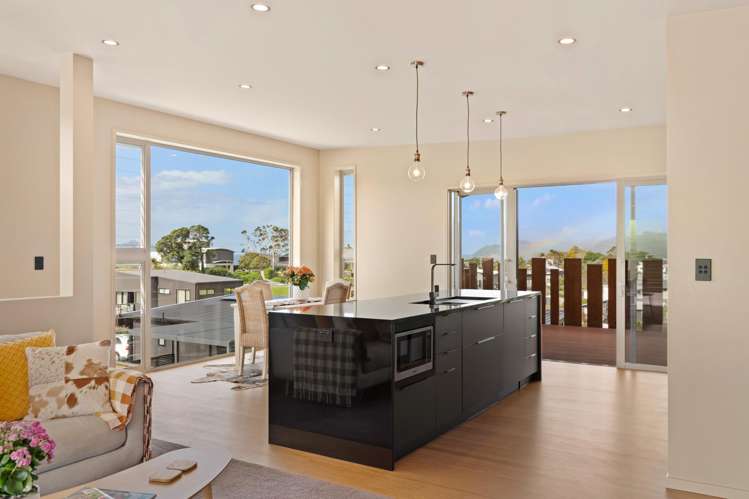 5 Blue Moon Rise Langs Beach_9