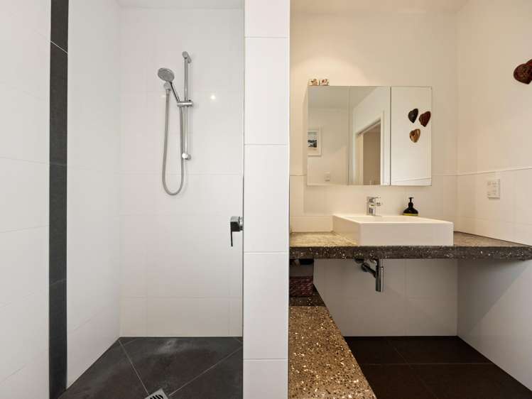 992 River Road Queenwood_12