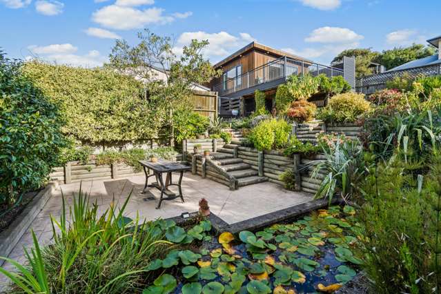 The Triple Treat: Sun, Views and Flat Lawn