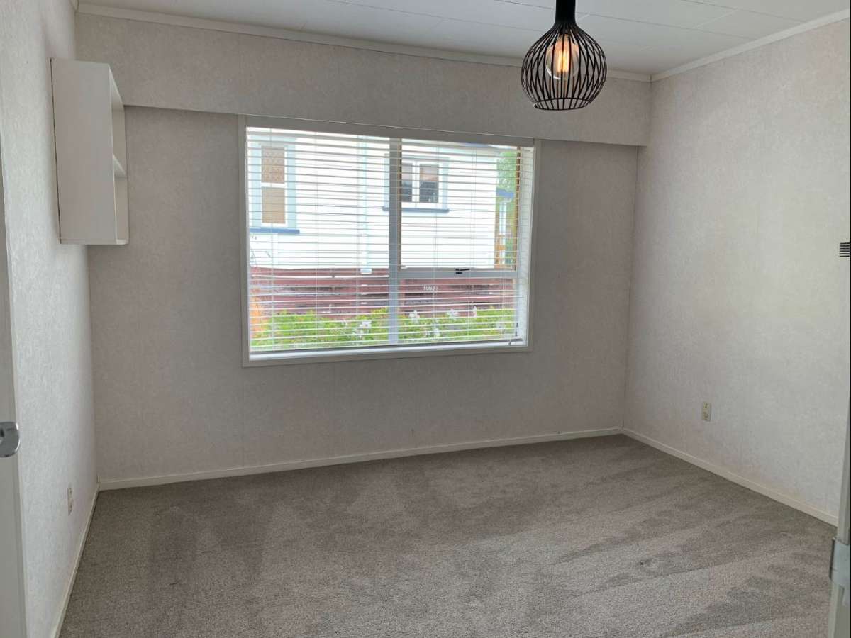 Warm, Welcoming, and Well-Located in Kensington 4
