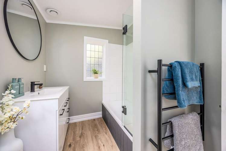 8 Craigbank Avenue New Lynn_13