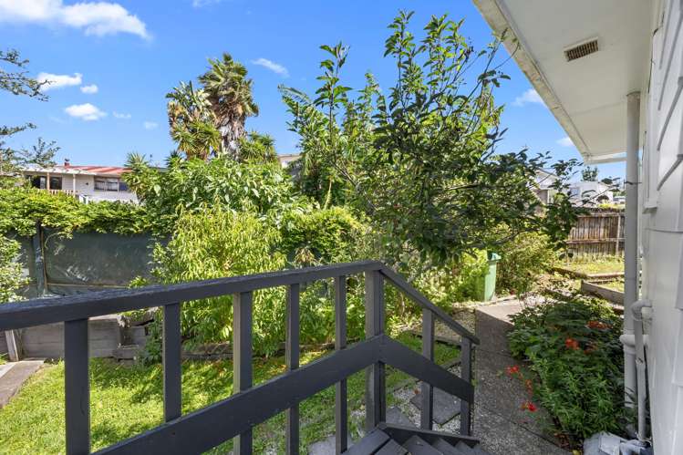 2/34A Helena Street Massey_18