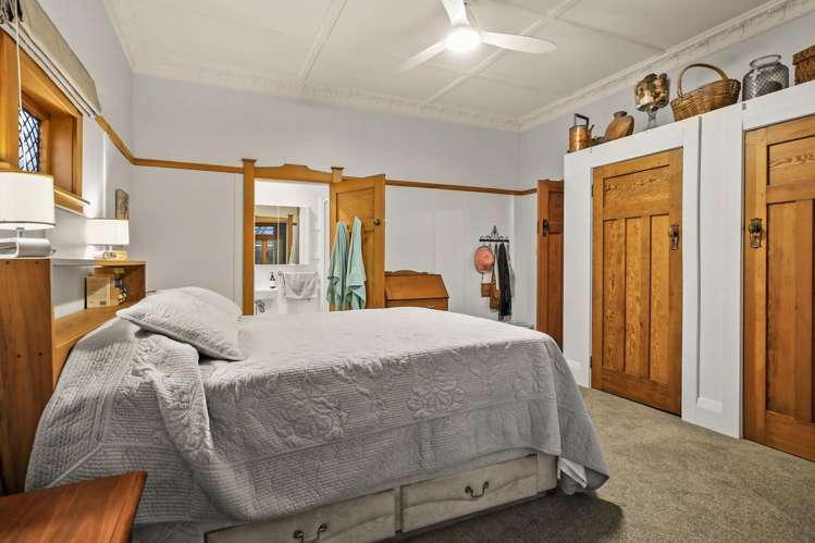 741 River Road Chartwell_18