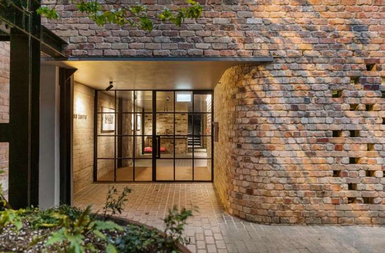 10/15a Augustus Terrace_1