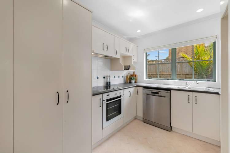 2/202 Botany Road Botany Downs_9