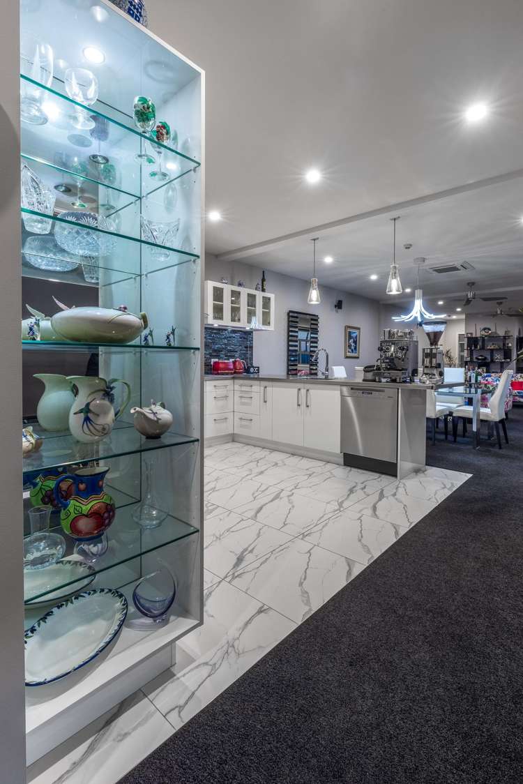 10 Queen Street West Levin_10