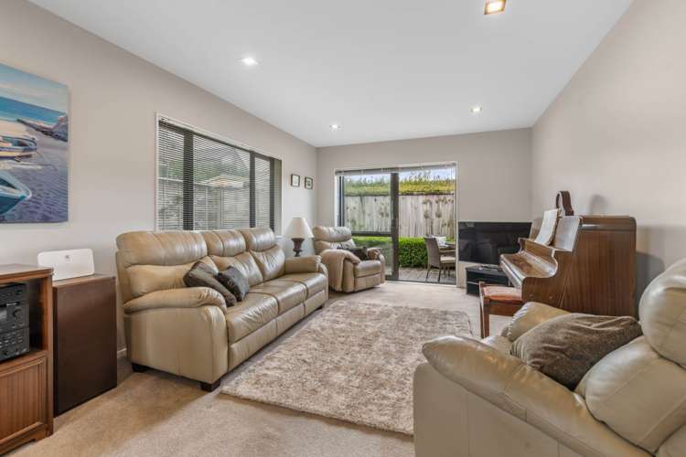 34 Royalle Mews Botany Downs_1