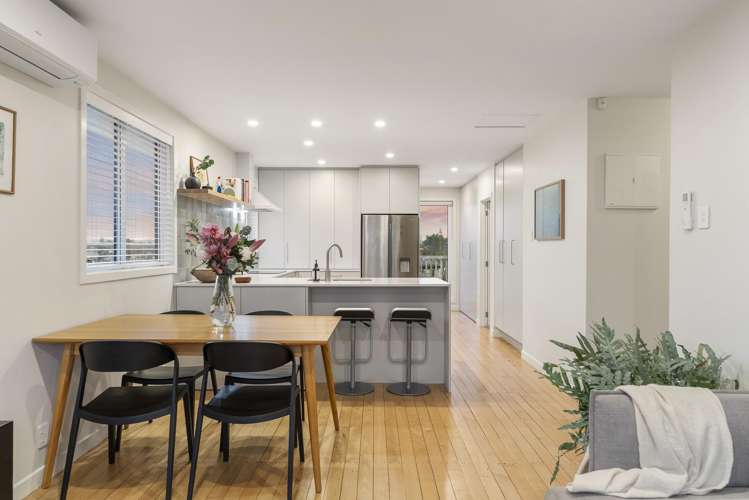 27 Kirrie Avenue Te Atatu South_11