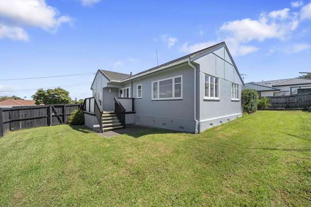 Family Home with Big Deck & Garden!
