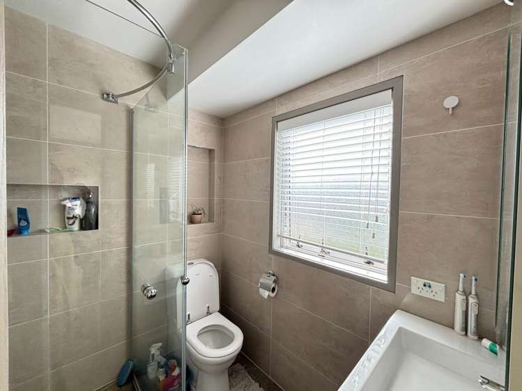 6 Kells Place Botany Downs_13