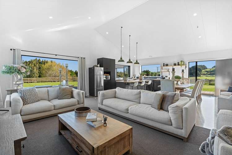 8 Paparoa Road Mangapai_11