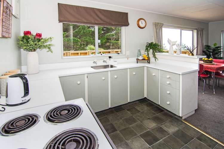 16 Sandy Bay Drive Mataikona_6