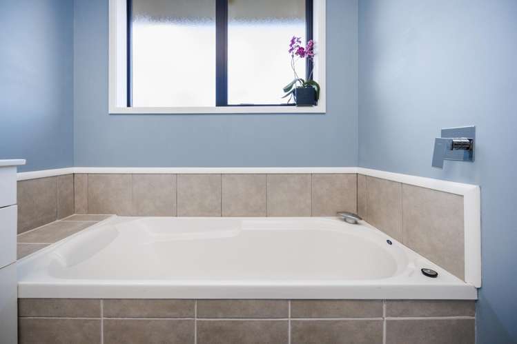 35 Chestnut Close Kelvin Grove_20