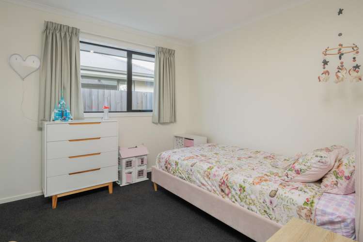 26b Harvard Road Burleigh_16