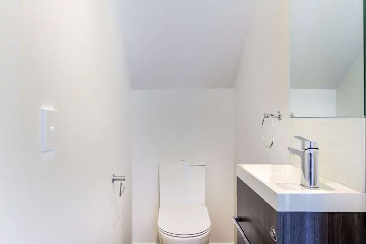 2/16 Moule Street Addington_7