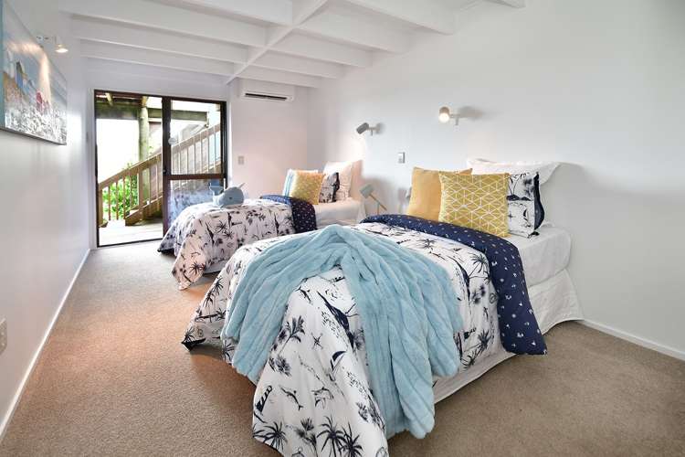 2/3 Beach Road Stanmore Bay_16