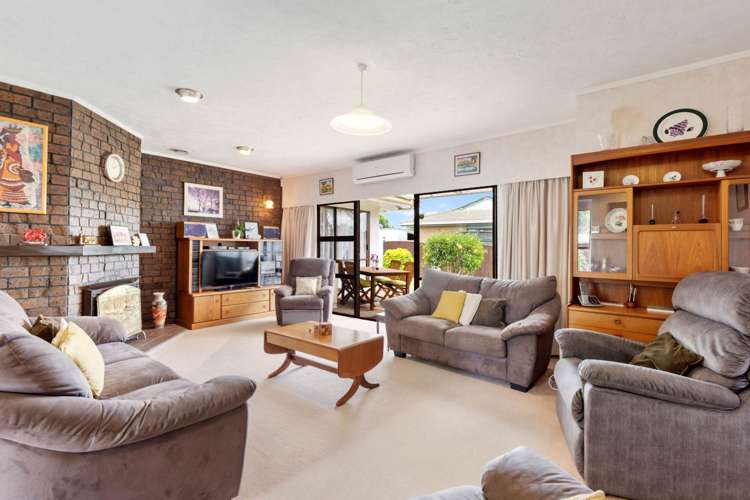 74 Saint Annes Crescent Wattle Downs_6