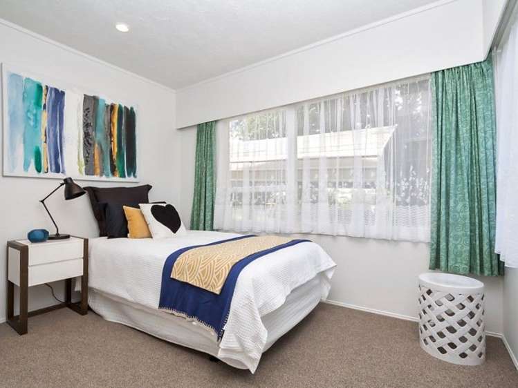 2/11a Baird Street Howick_11