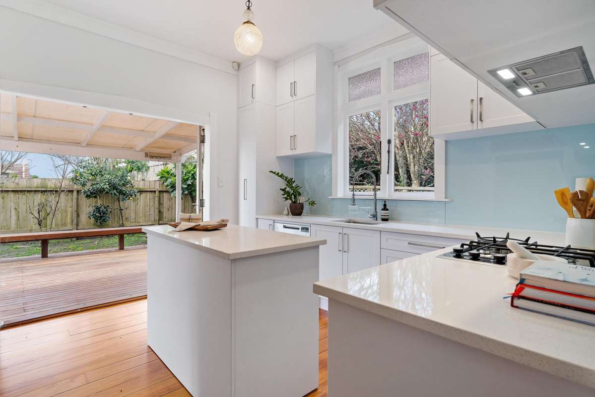 2/13 Alford Street_3