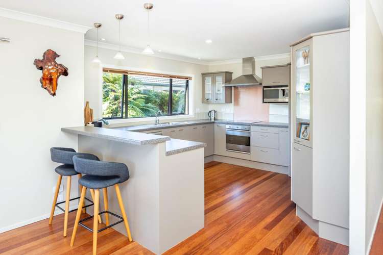 72 Barrington Drive Huntington_11