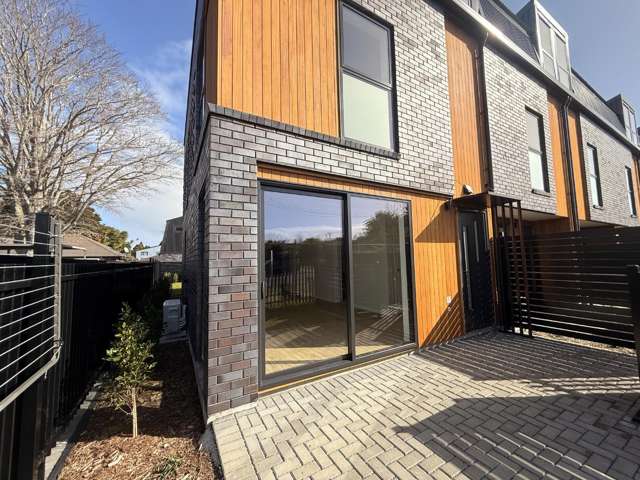 Brand-new end townhouse
