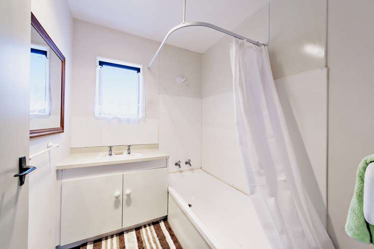 22 Seadown Crescent Amberley_19