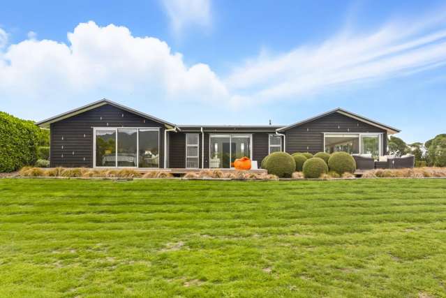 Contemporary Coastal Living!