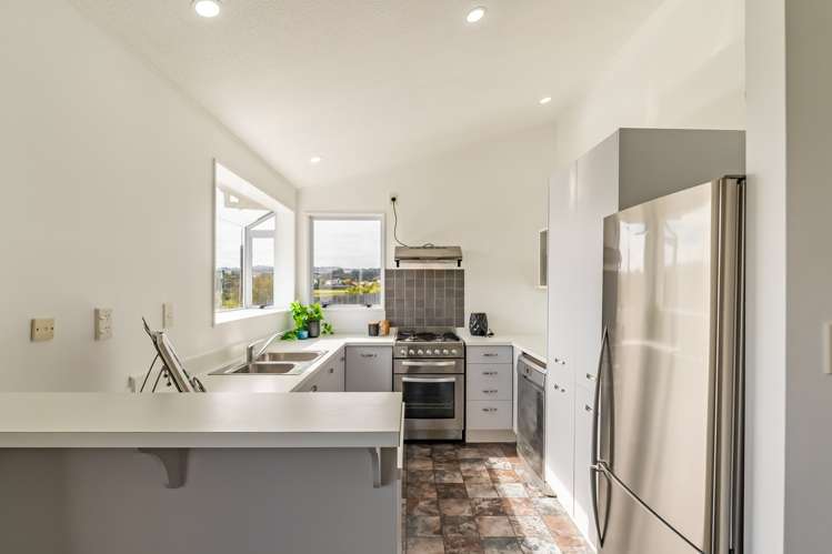 8 James Cook Drive Whitby_8